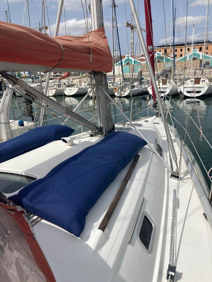 Sea Bloom - Sleep&Sail in Tejo Hotel Lissabon Buitenkant foto