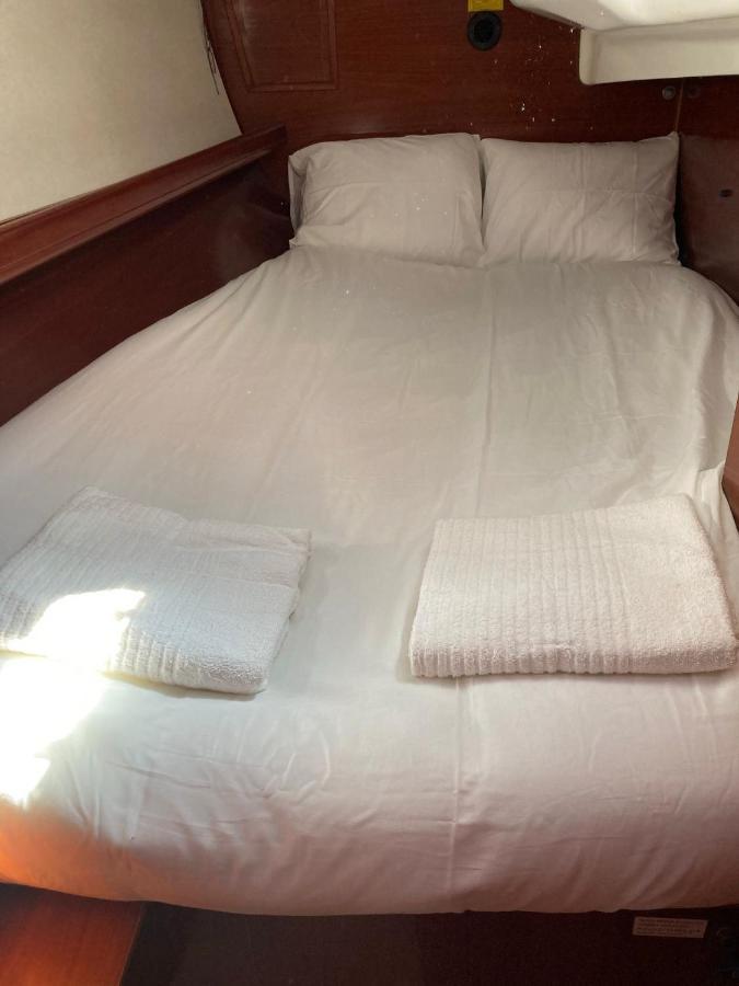 Sea Bloom - Sleep&Sail in Tejo Hotel Lissabon Buitenkant foto