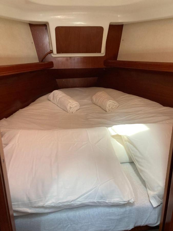 Sea Bloom - Sleep&Sail in Tejo Hotel Lissabon Buitenkant foto